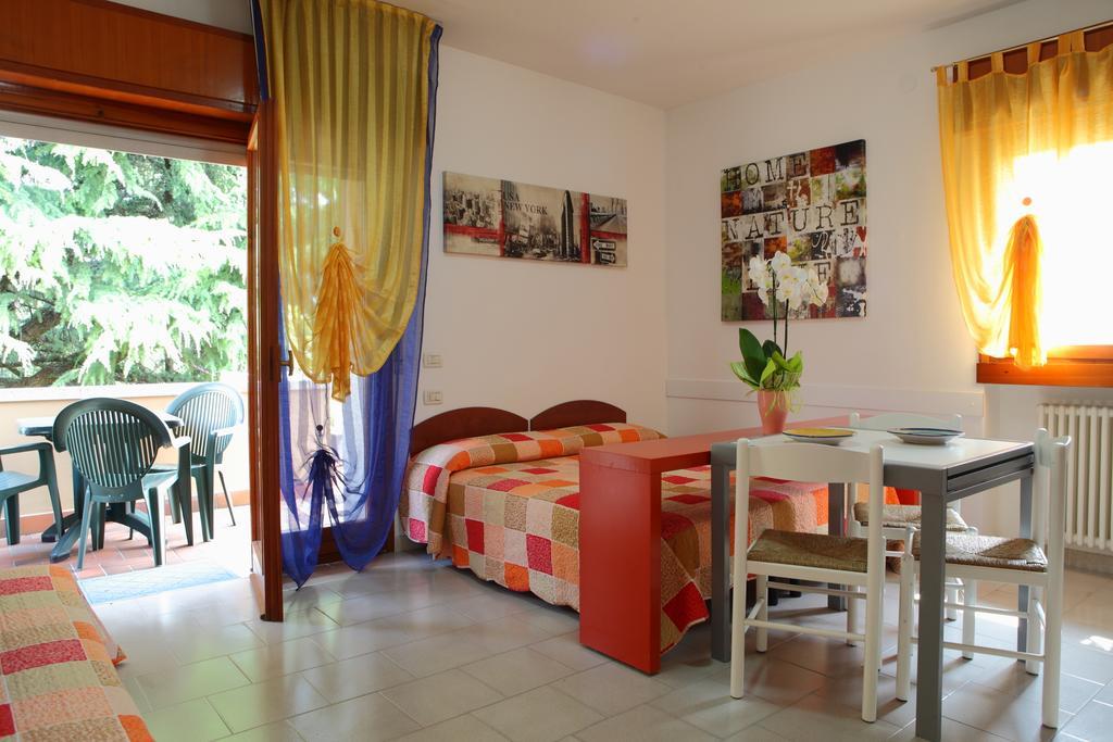 Residence La Madonnina بسكييرا ديل غاردا الغرفة الصورة